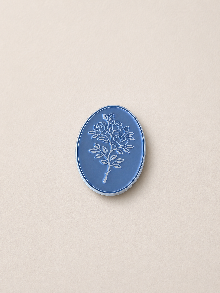 Heirloom Cameo Needleminder